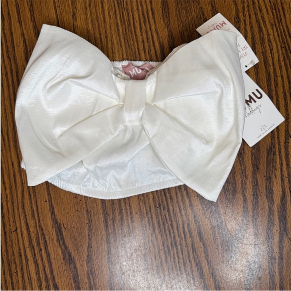 Show Me Your Mumu Big Bow Top - White
Taffeta - NWT - Picture 2 of 5